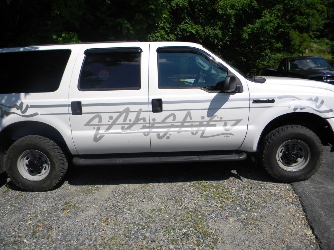 vehicle lettering and graphics